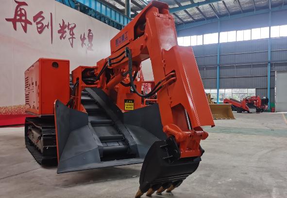 履帶扒渣機(jī)有哪些使用時(shí)要注意的事項(xiàng)呢？