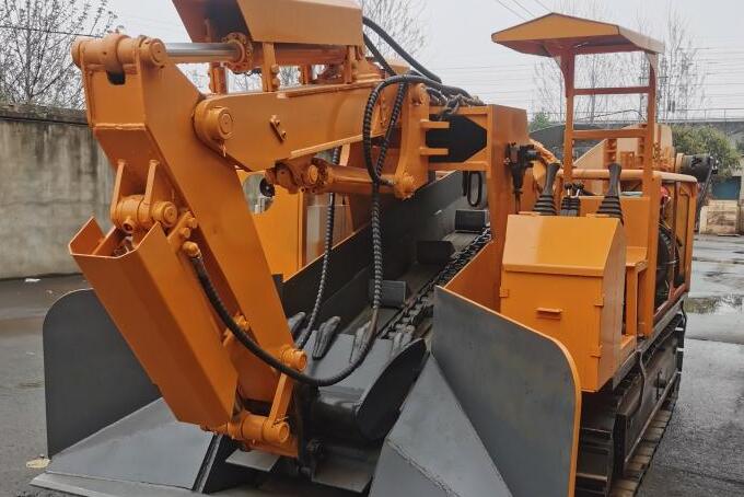 履帶扒渣機(jī)有什么優(yōu)勢(shì)呢？