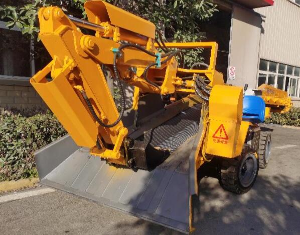 輪式扒渣機中的輸送帶該怎么保養(yǎng)呢？